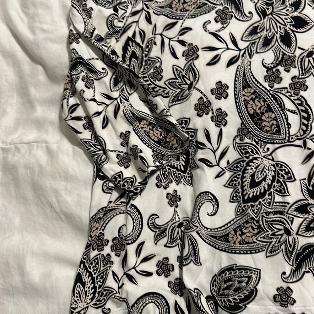J. Jill - Wearever Collection - Black & White Paisley 3/4 Sleeve Blouse - Medium - Picture 3 of 6